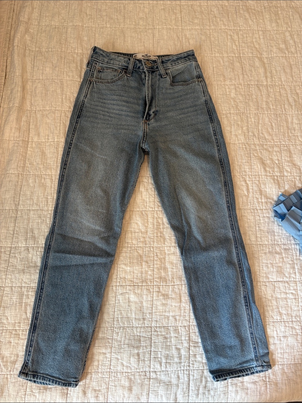 Hollister Curvy Ultra high-rise Mom Jean